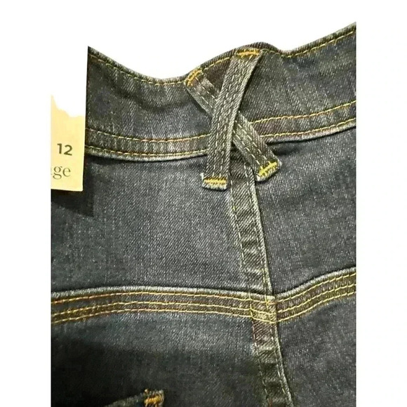 Christopher & Banks Classic Skimmer Capris in Size 12 Ave.  NWT - Picture 9 of 11